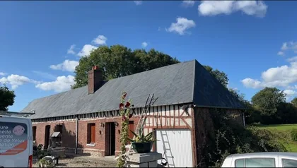 Longère normande recouverte en ardoise par HM LE BON COUVREUR